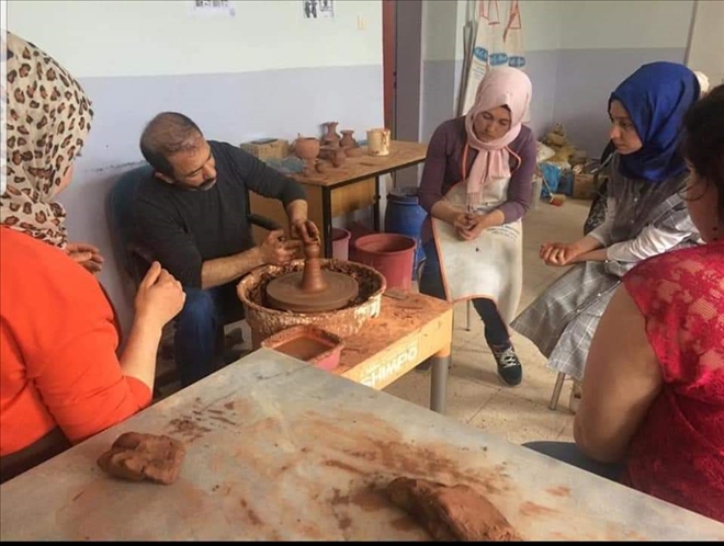Çömlek ustalarımızı yetiştiriyoruz