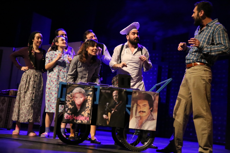 Kaset Adlı Tiyatro Oyunu Seyirciyi Kahkahaya Boğdu