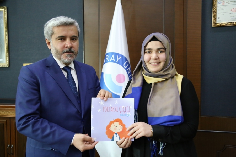 ASÜ öğrencisi Merve Koçak,çocuklar için kitap yazdı