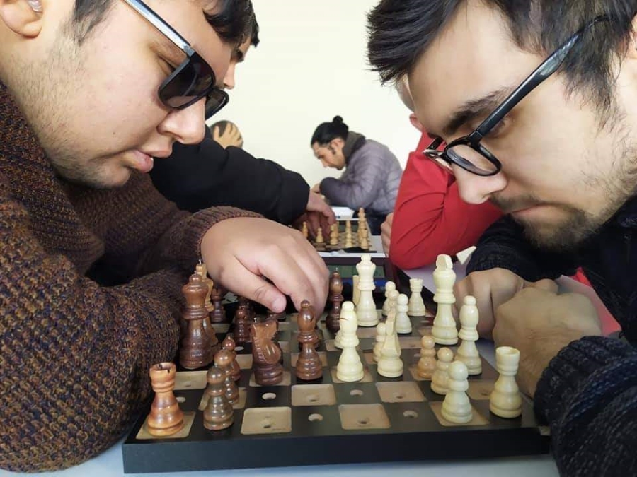 Satrançta kalpleriyle hamle yaptılar
