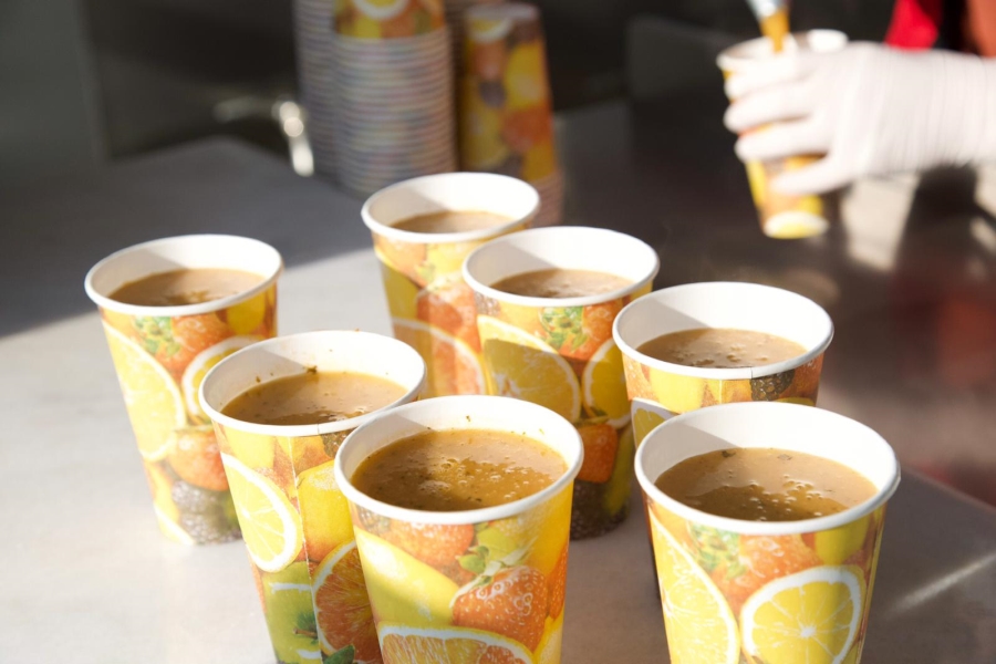 Çorba evinde her gün bin vatandaşa çorba ikramında bulunuluyor 