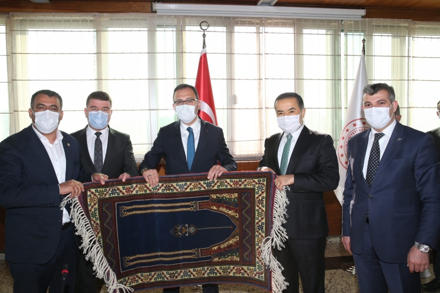 AK Parti heyeti,Gençlik ve Spor Bakanı Dr. Mehmet Muharrem Kasapoğlu’nu makamında ziyaret etti