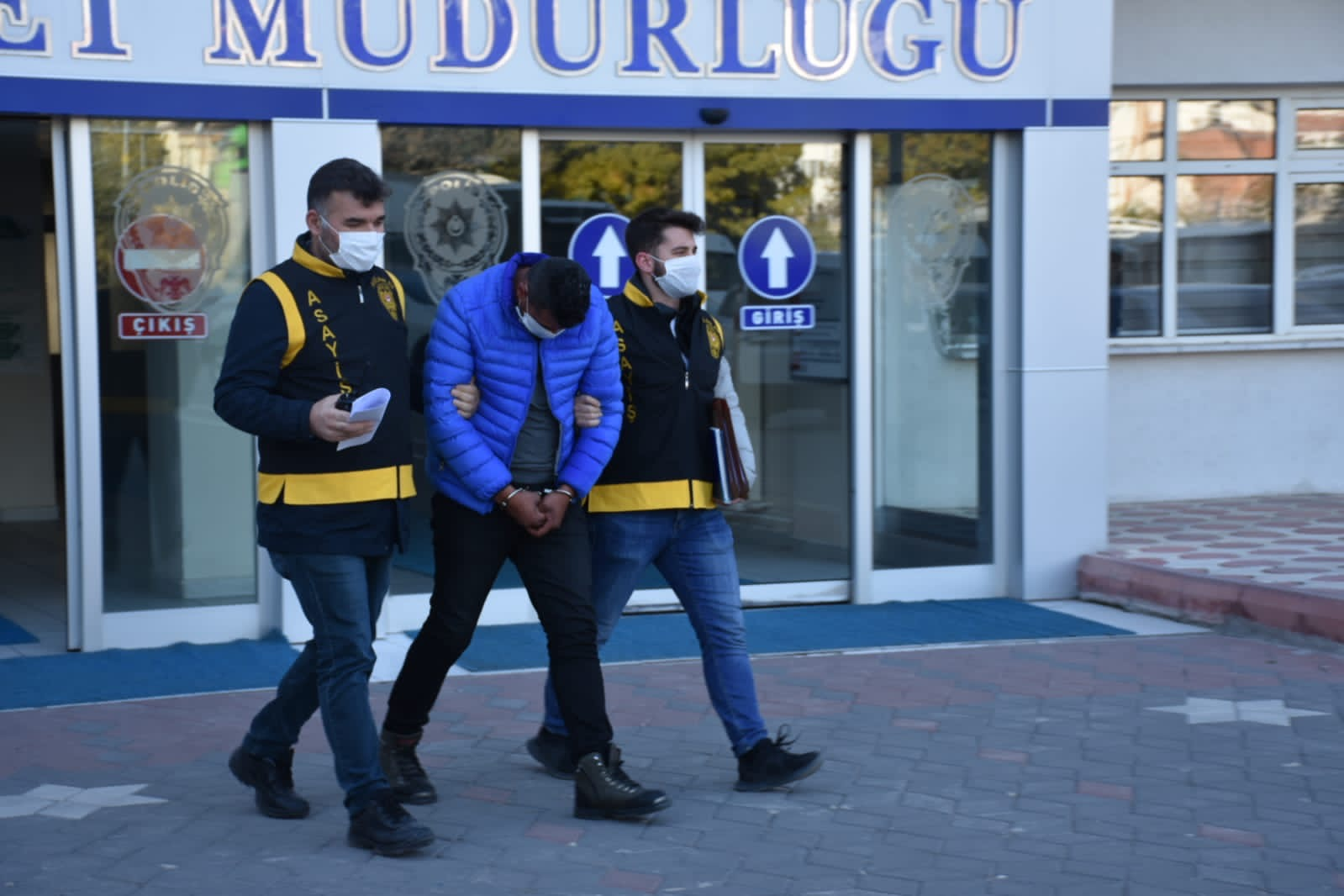  11 ayrı hırsızlık olayının 3 şüphelisi tutuklandı
