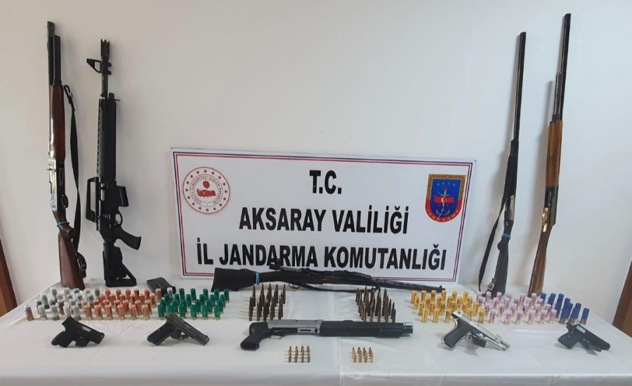 Jandarma dedektifleri suçlulara göz açtırmıyor:20 gözaltı