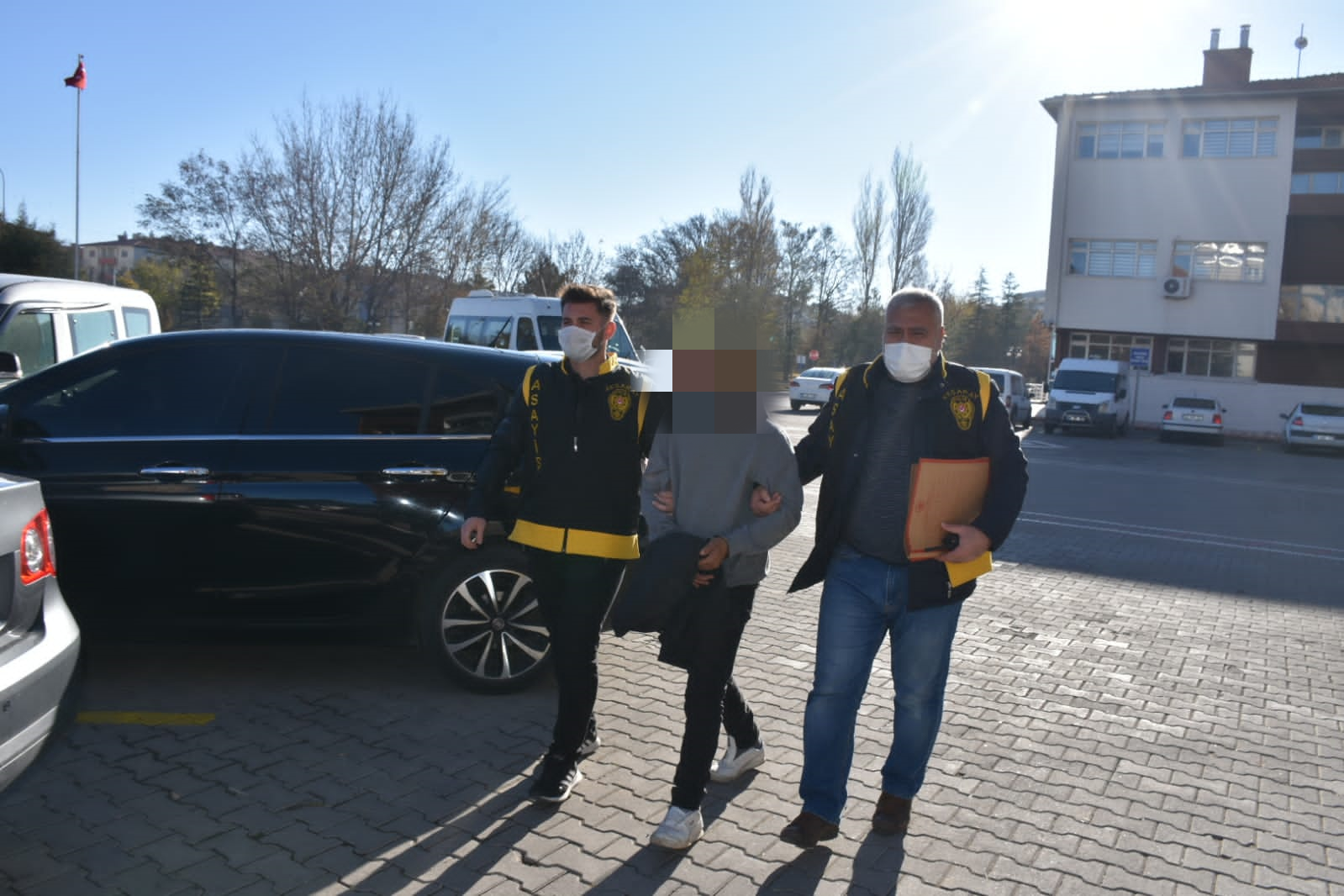 Hırsızlık şüphelisi 2 kişi tutuklandı