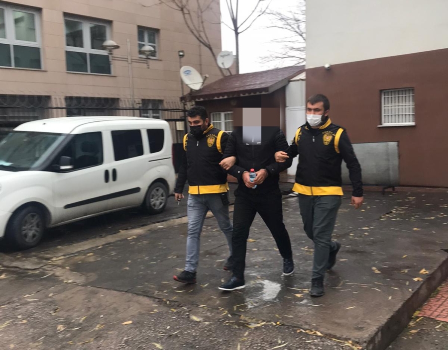 Silahla yağma ve eziyet etme suçundan aranan 2 şahıs operasyonla yakalandı