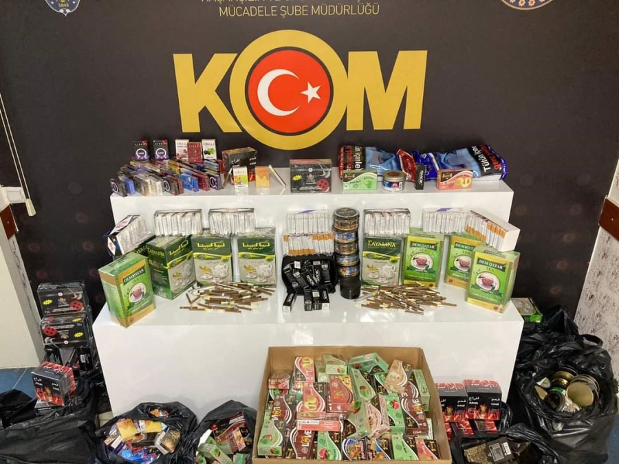 Aksaray polisinden kaçak telefon, tütün ve sahte para operasyonu