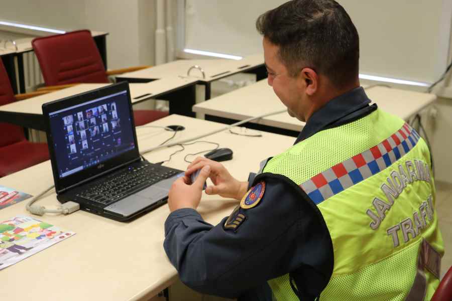 Jandarmadan Öğrencilere Uzaktan Trafik Eğitimi
