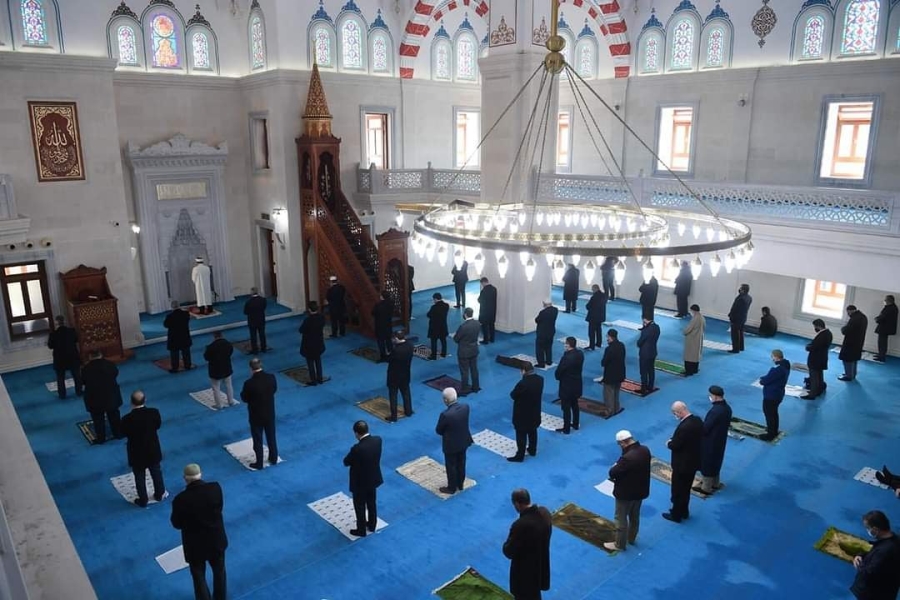 Kısıtlamada cuma namazına gidilebilecek