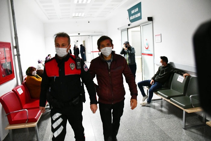 Borcunu ödeyemeyen yabancı uyruklu şahsı darp etti