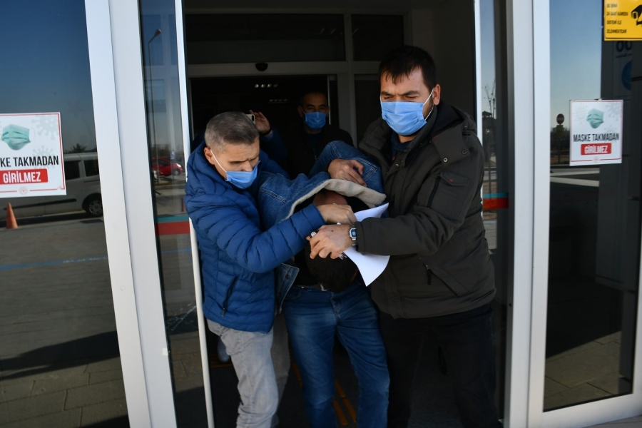 Tüfeğini temizlerken kazara eşini vurduğu iddia edilen koca gözaltına alındı