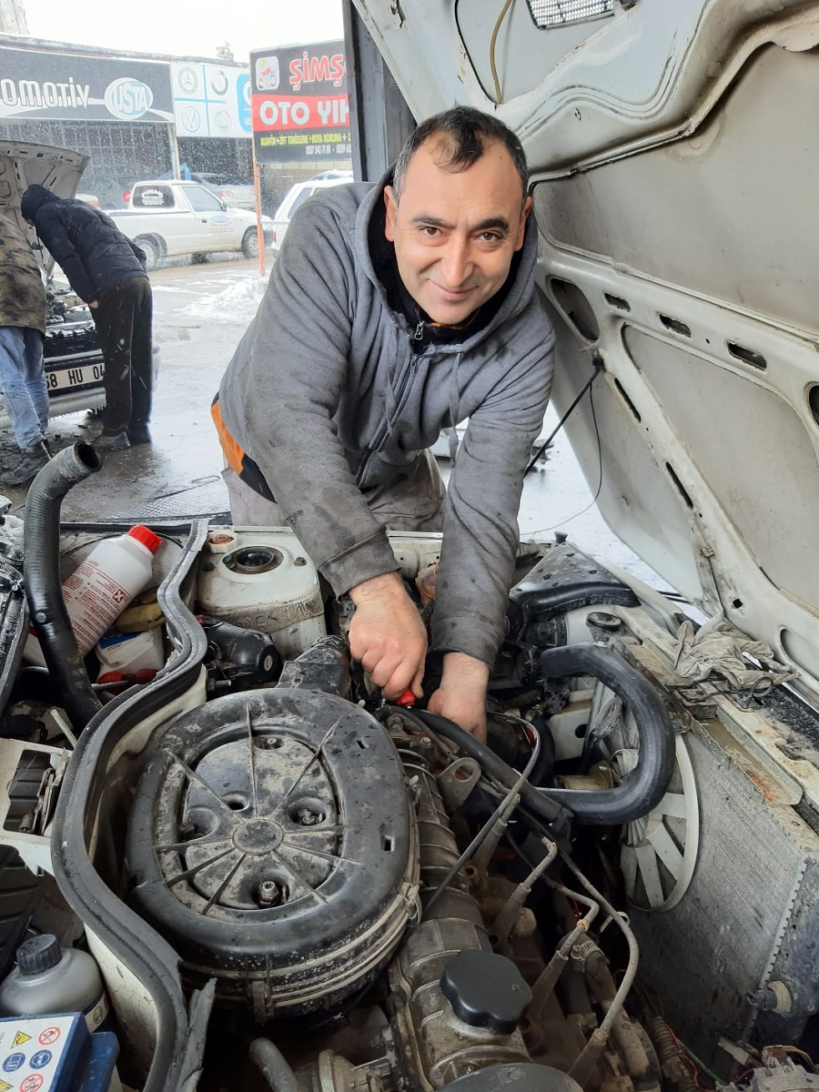 Eksi 10 derecede ekmek peşindeler