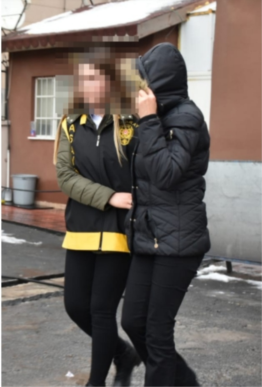 Darp,silahla tehdit,yağma ve zorla alıkoyma şüphelisi 3 kişi tutuklandı