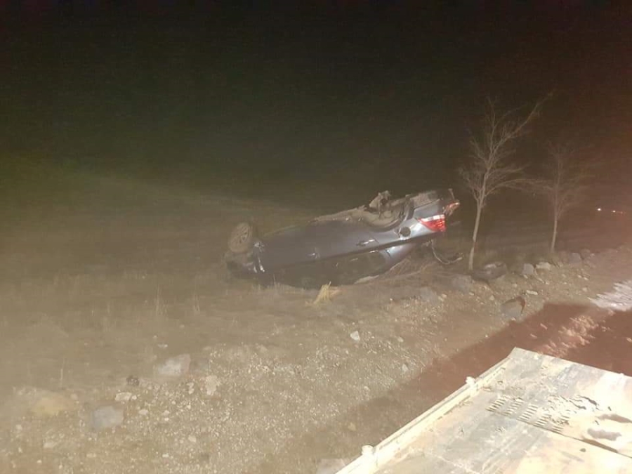 Otomobil şarampole devrildi:2 yaralı