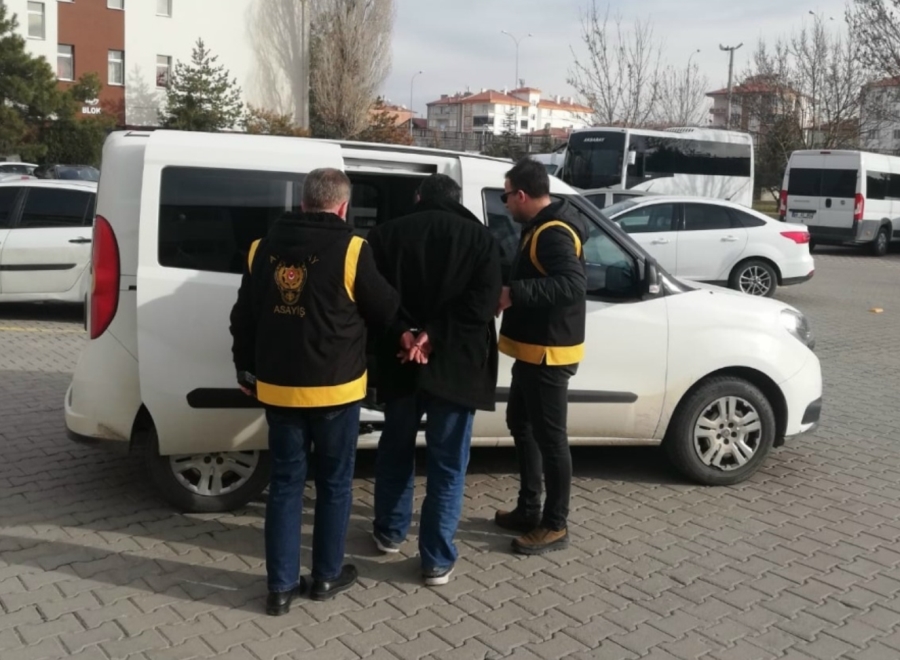 Birden fazla kişi ile konutta silahlı yağma suçundan 1 kişi tutuklandı