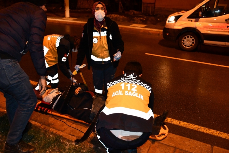 Yaşlı adamı darp edip kafasına cam şişeyle vurarak yaraladı