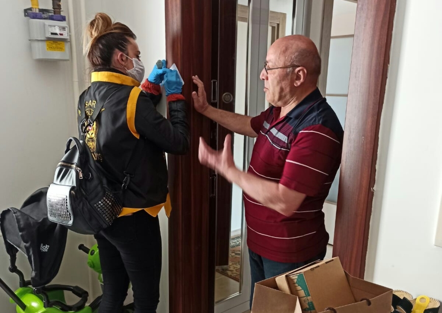 Aksaray’da polis ekipleri yaşlı ve hastalara online hizmet veriyor
