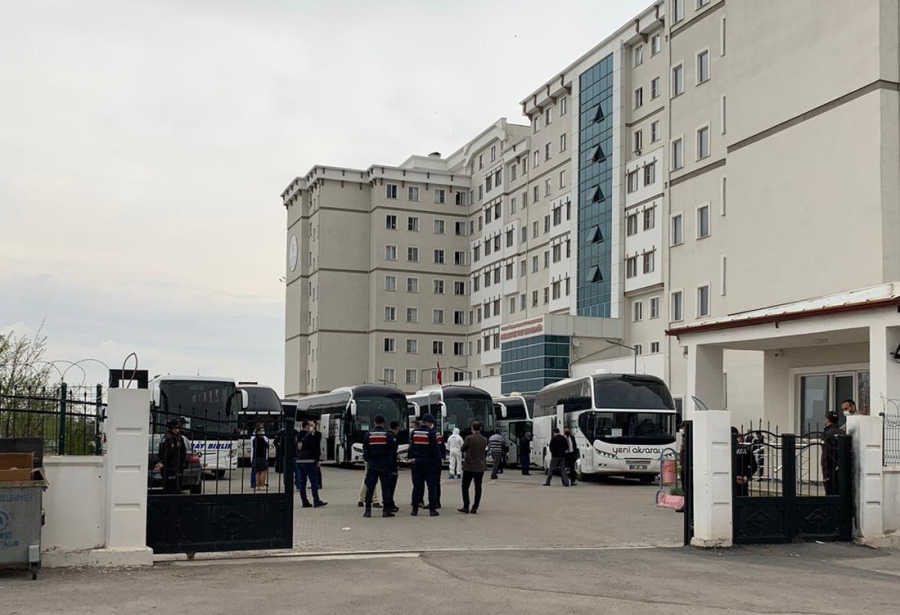 Karantinası biten ve Katar’dan gelen 349 Türk vatandaşının evlerine gönderildi