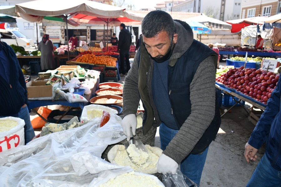 Pazarcı esnafın ilginç korona önlemi