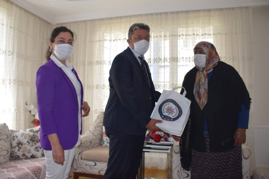 Emniyet Müdürü Kolcu ve Eşinden Şehit Annelerine Ziyaret