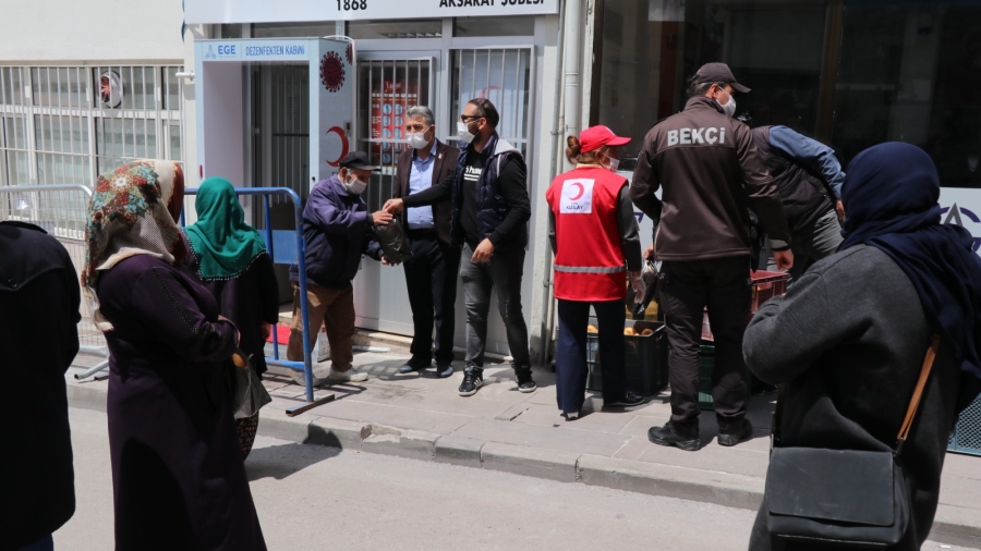 İftar sofraları Kızılay’ın yardımıyla şenleniyor