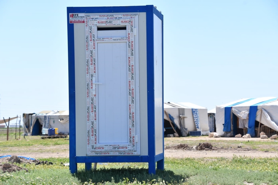Mevsimlik işçiler için duş kabinler kuruldu