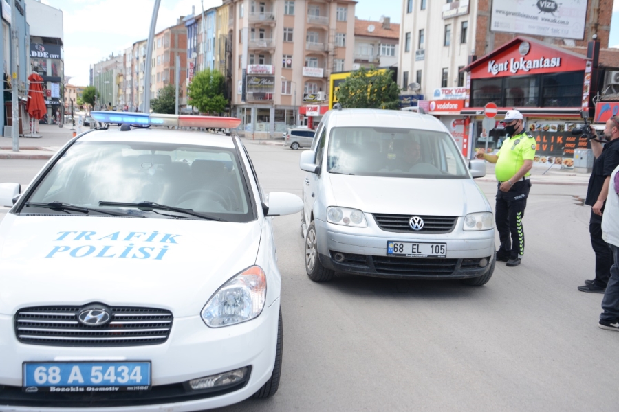 Aksaray polisi sokaklarda sınırlandırma denetiminde