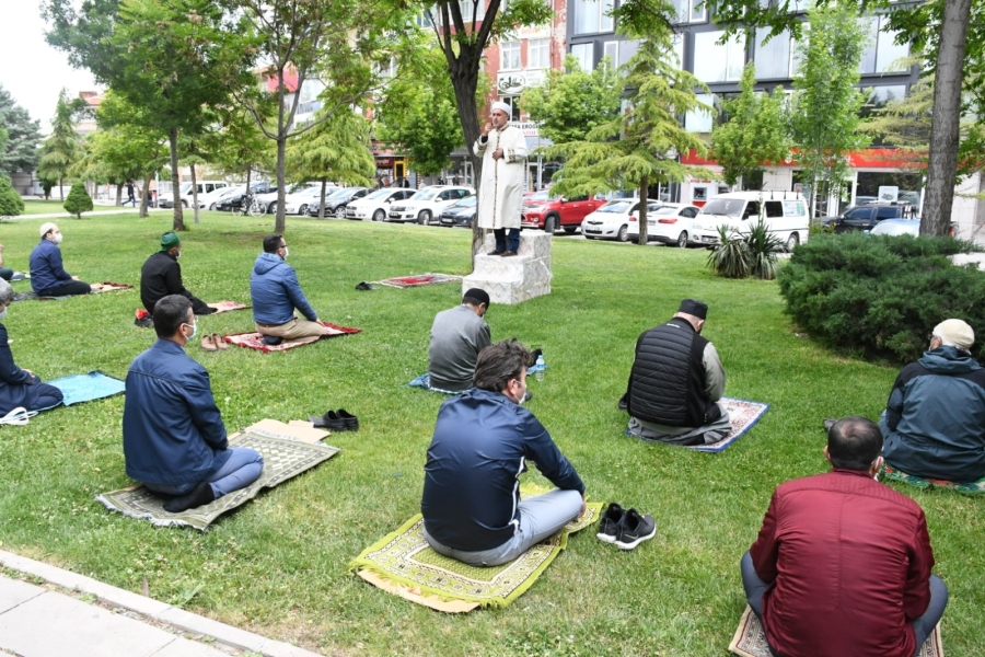 Aksaray’da normalleşme sürecinin ilk cuma namazı kılındı
