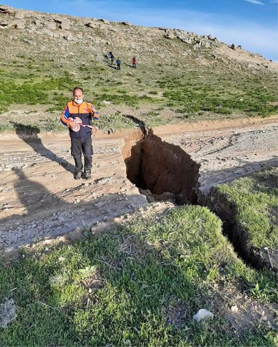 Sultanhanı ilçesindeki çöküntünün nedeni araştırılıyor