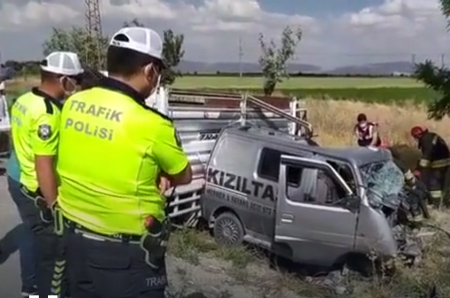 Aksaraylı çift kazada yaşamını yitirdi