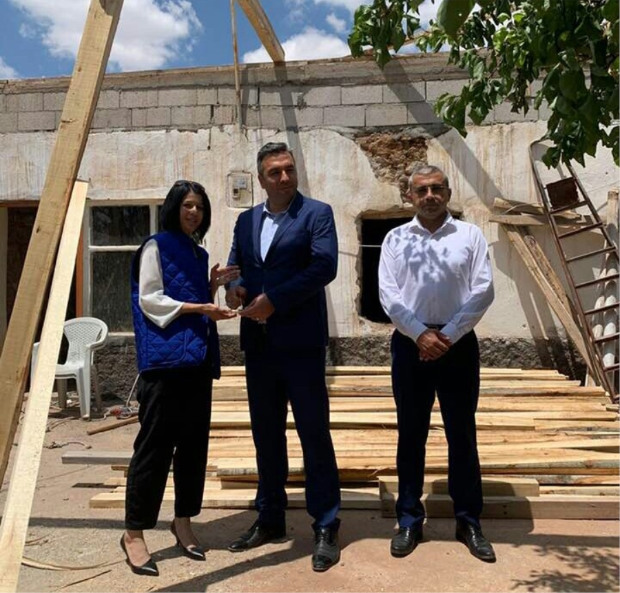 Yardıma muhtaç ailenin ihtiyacına,Aksaray Valiliği ve Hayra Doğru Derneği duyarsız kalmadı