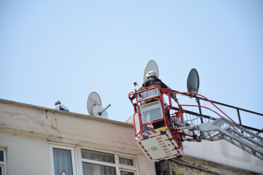 Eşini göremediği için intihar etmek istedi