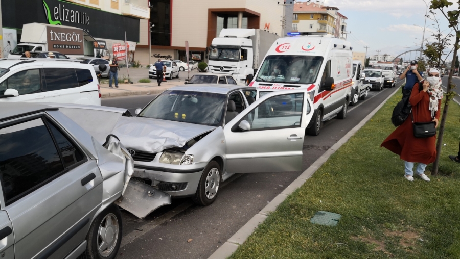 Aksaray’da 5 araçlı zincirleme trafik kazası: 9 yaralı