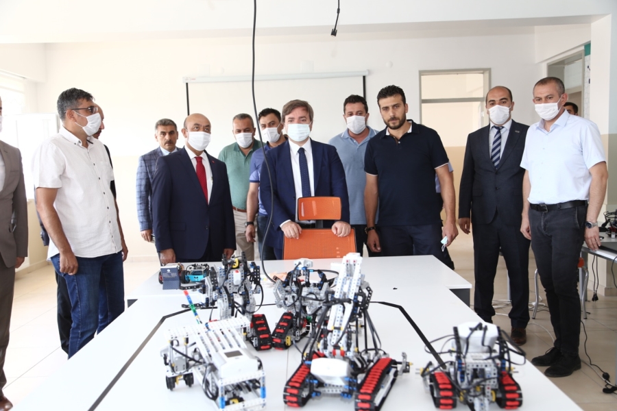 Velilere ve öğrencilere çağrı: “Yemek ve servis bedava, eğitim bursu ve mezuniyetin ardından iş garantisi”