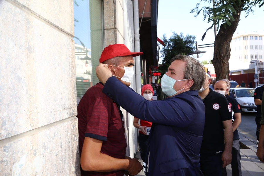 Aksaray Valisi Hamza Aydoğdu Maske ve Mesafeye Dikkat Çekti