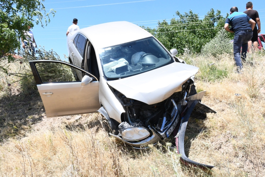 Hatalı sollama kazaya sebep oldu: 3 yaralı