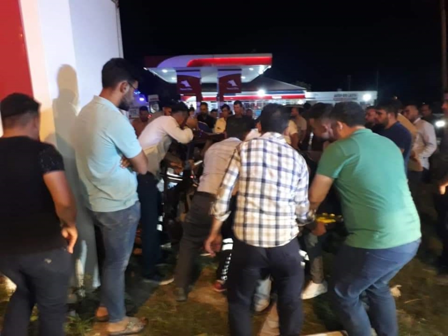 Yoldan çıkan otomobil direğe çarptı:5 yaralı