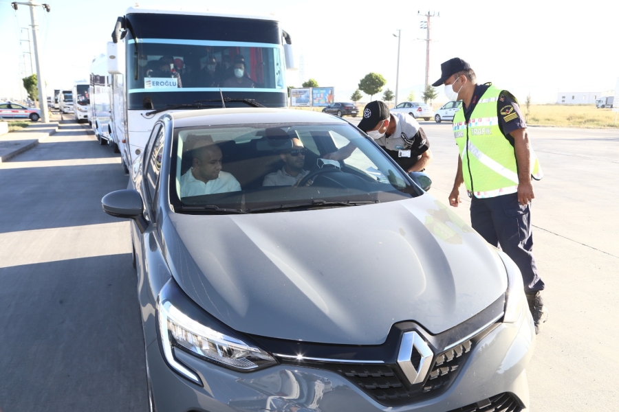 Aksaray’da jandarma ekipleri Covid-19 denetimi yapıyor