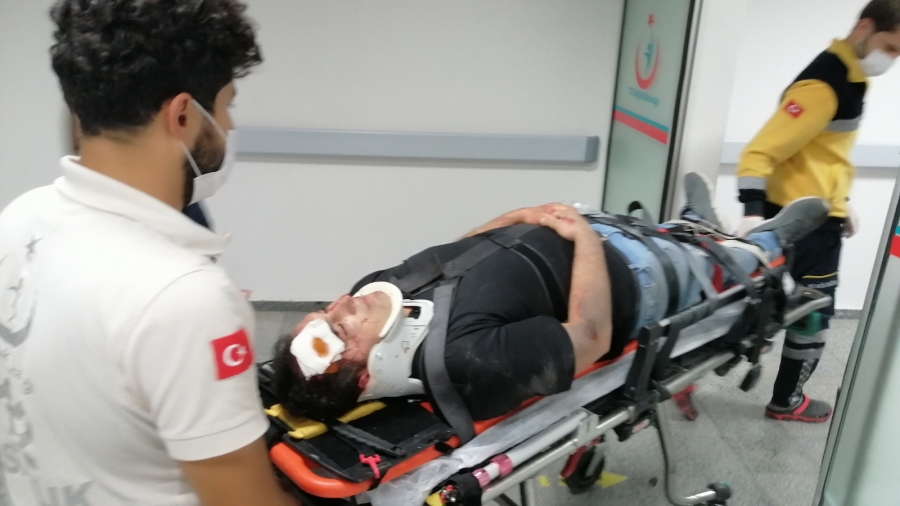 Hafif ticari araç ile tır çarpıştı: 1 yaralı