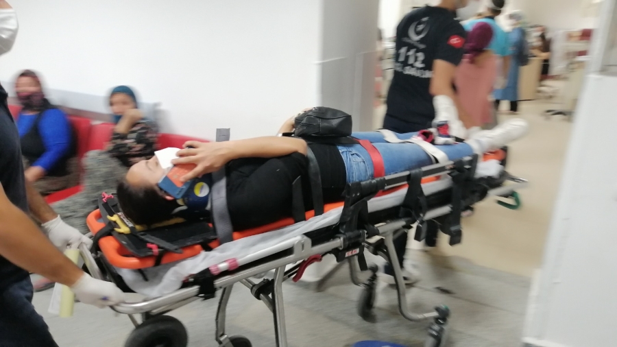 Kırmızı ışıkta bekleyen otomobile arkadan çarptı: 4 yaralı