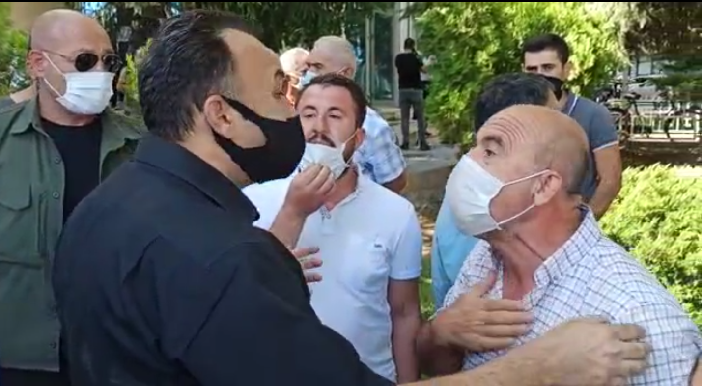 Halk Otobüsü Sahipleri Belediyeyi Protesto Etti