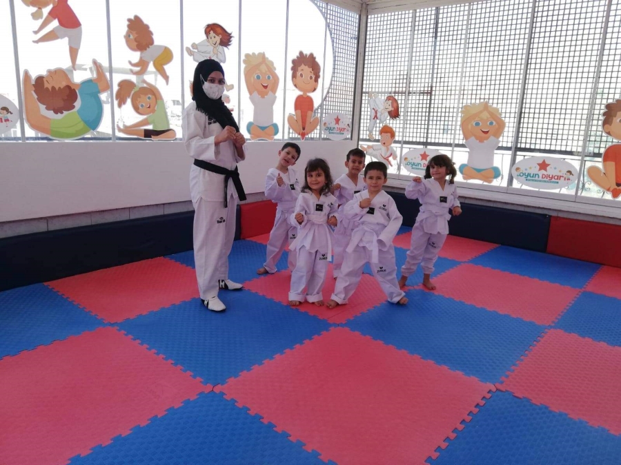 Minik öğrencilere tekvando eğitimi
