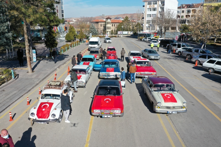 Klasik otomobil korteji beğeni topladı