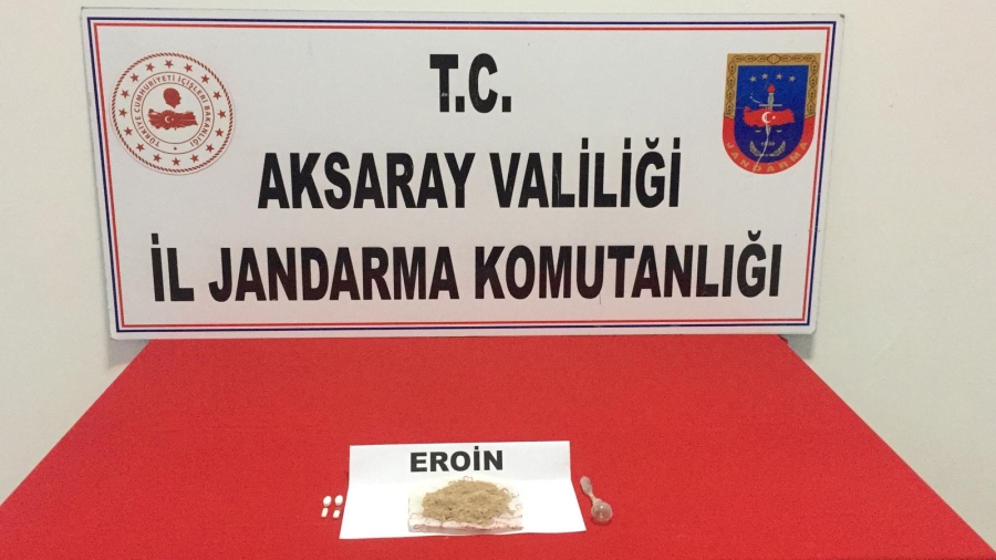 Jandarmanın yol kontrolünde eroin maddesi ele geçirildi