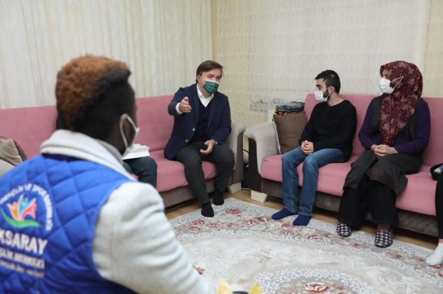 Aksaray Valisi Aydoğdu, mektup yazdığı yetim çocukların isteklerini yerine getirip yüzlerini güldürdü
