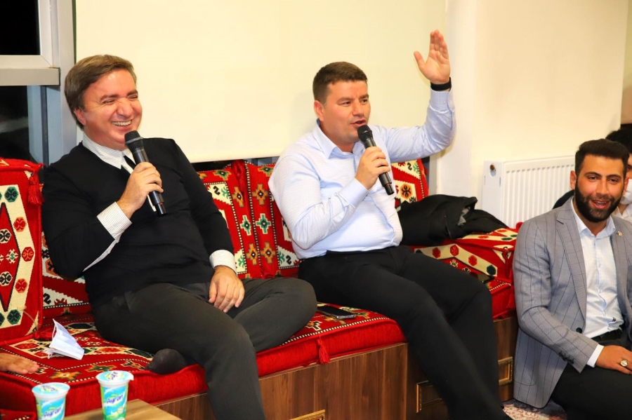 Protokol, üniversiteli gençlerle sıra gecesinde bir araya geldi