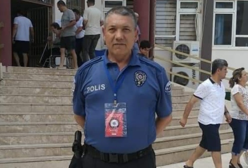Camiye yardım için odun keserken kalp krizi geçiren emekli polis memuru  hayatını kaybetti