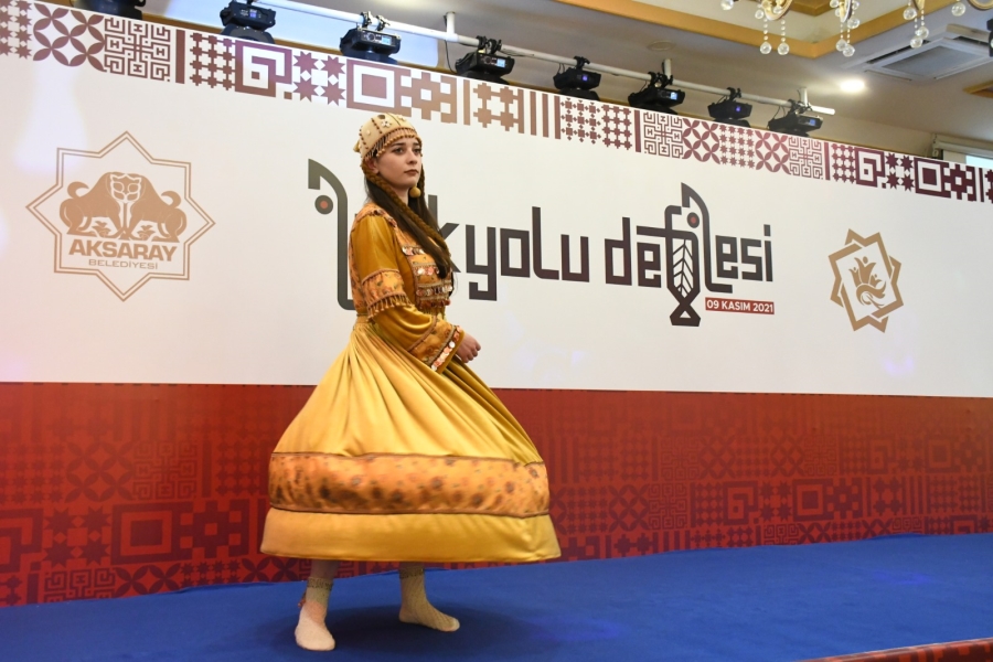 Geri dönüşümden elde edilen kıyafetler defilede sergilendi