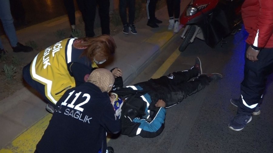 Kediye çarpmak istemeyen kurye motosikletle kaza yaptı