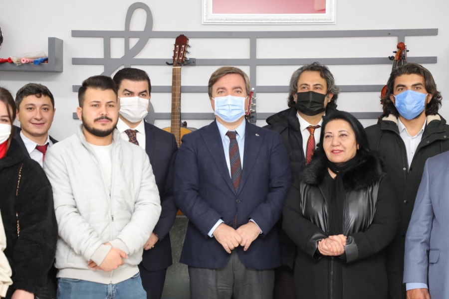 Kümbet Köyü’nde Kütüphane ve Müzik Atölyesi Açıldı